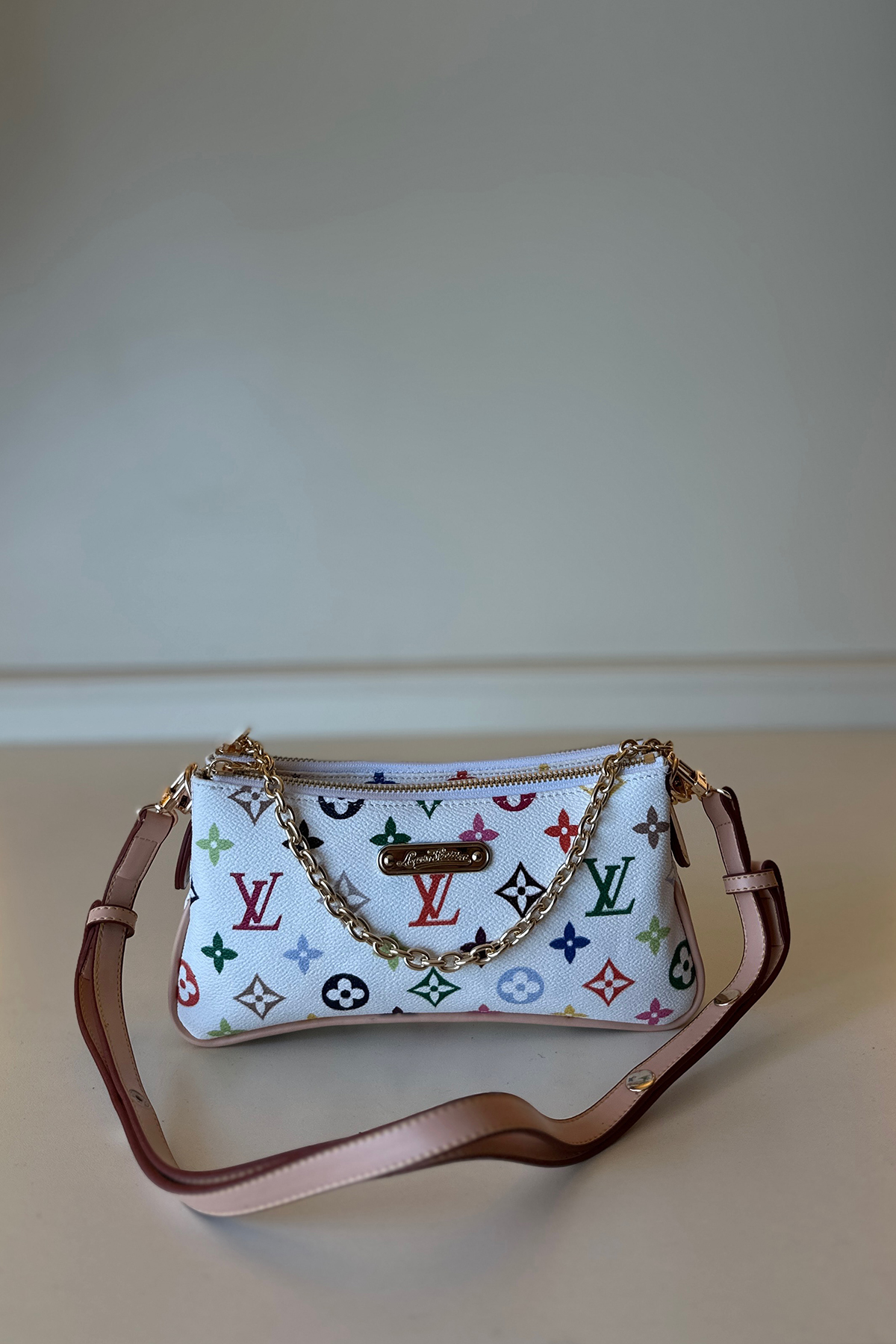 LV. - Liv Pochette Beyaz Renkli Logo