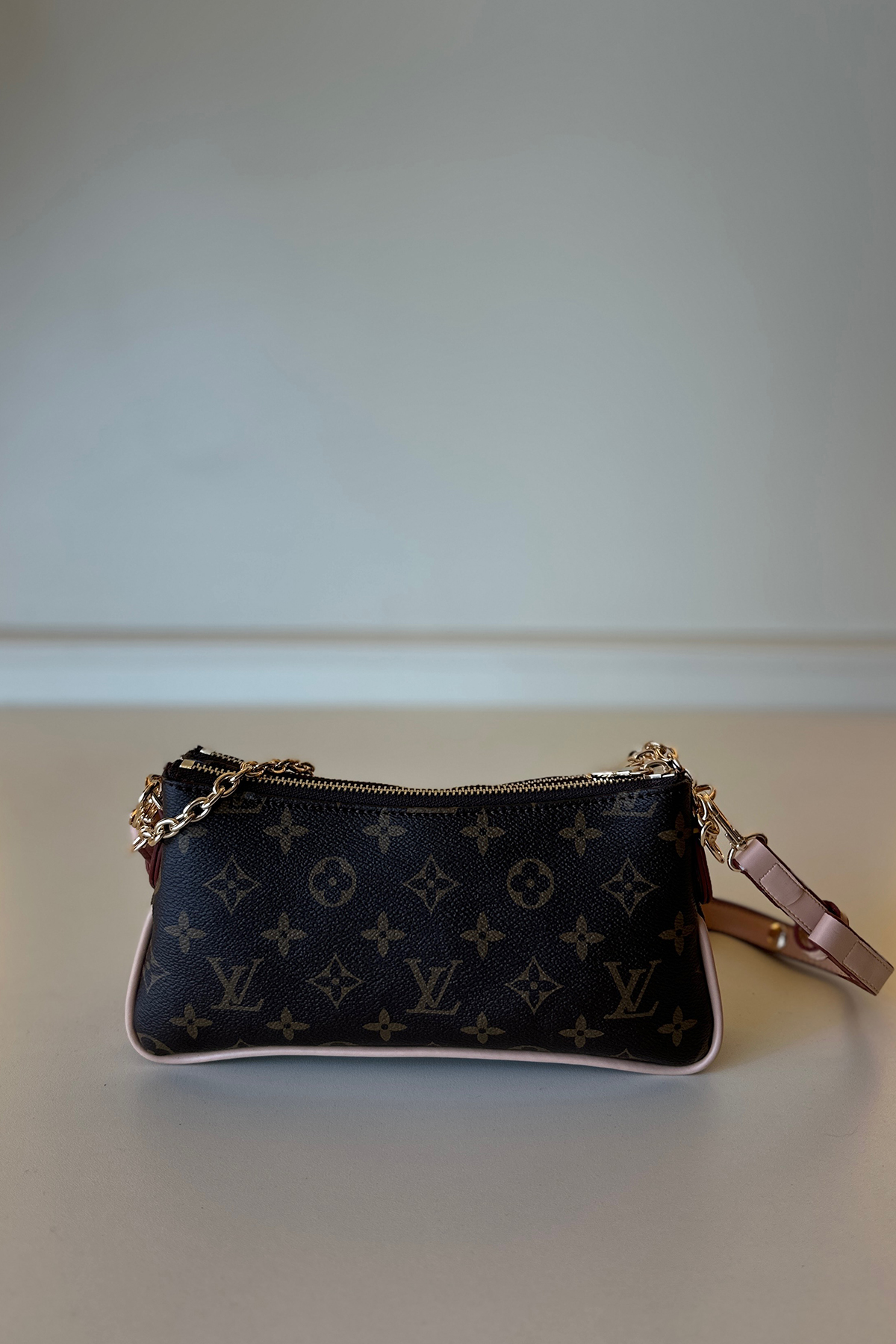 LV. - Liv Pochette Kahve